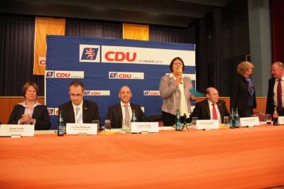 Patricia Lips MdB als Versammlungsleiterin