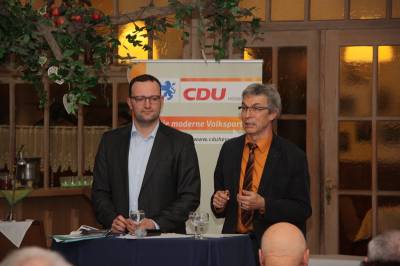 Im Anschluss diskutierte Jens Spahn MdB unter Moderation von Landratskandidat Dr. Werner Thomas mit dem Publikum